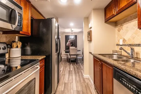 3525 Sage Road 913 Houston TX 77056