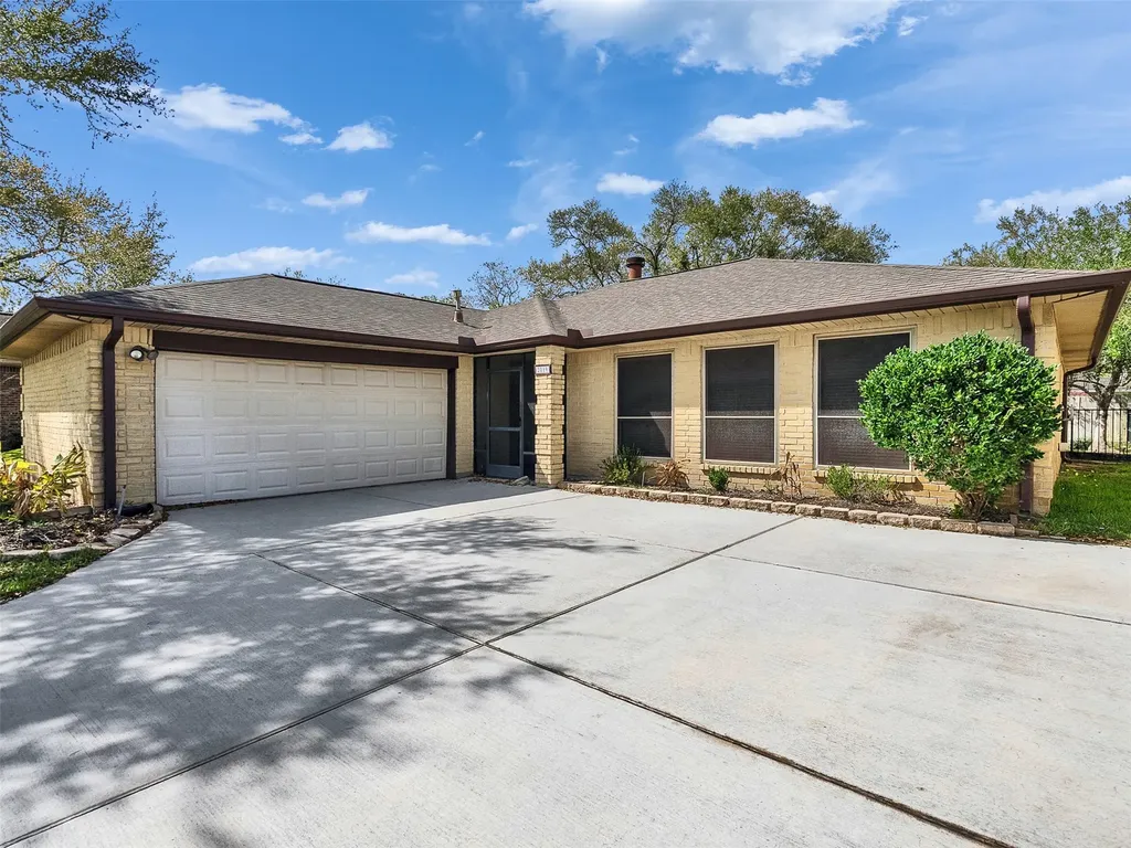 2819 Poplar Creek Lane Pearland TX 77584