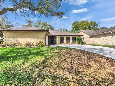 2819 Poplar Creek Lane Pearland TX 77584