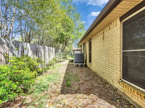2819 Poplar Creek Lane Pearland TX 77584