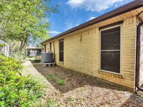 2819 Poplar Creek Lane Pearland TX 77584