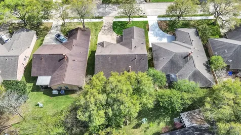 2819 Poplar Creek Lane Pearland TX 77584