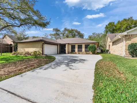 2819 Poplar Creek Lane Pearland TX 77584