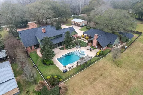1395 Ford Avenue Dayton TX 77535