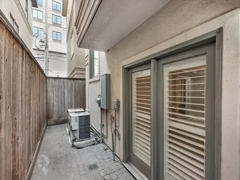 107 Dennis Street Houston TX 77006