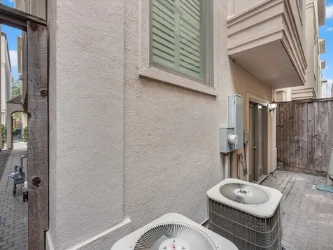107 Dennis Street Houston TX 77006