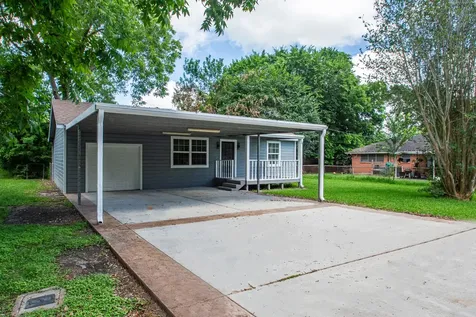 1323 S Beauregard Street Alvin TX 77511
