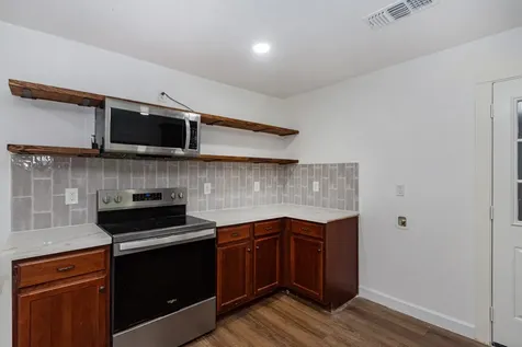 1323 S Beauregard Street Alvin TX 77511