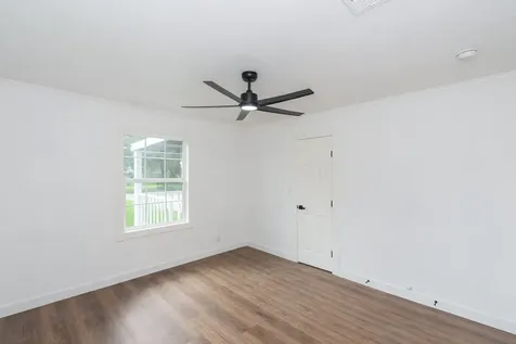1323 S Beauregard Street Alvin TX 77511