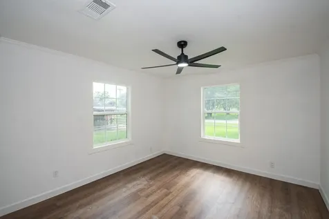 1323 S Beauregard Street Alvin TX 77511