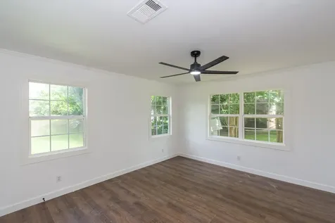 1323 S Beauregard Street Alvin TX 77511