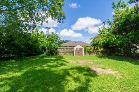 1323 S Beauregard Street Alvin TX 77511
