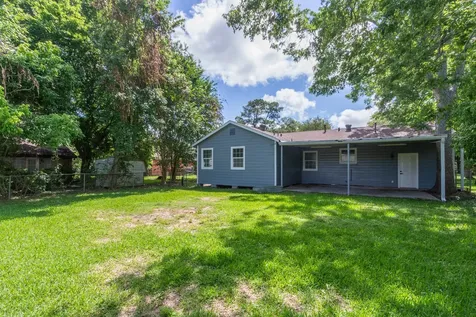 1323 S Beauregard Street Alvin TX 77511