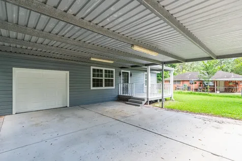 1323 S Beauregard Street Alvin TX 77511