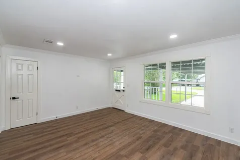 1323 S Beauregard Street Alvin TX 77511