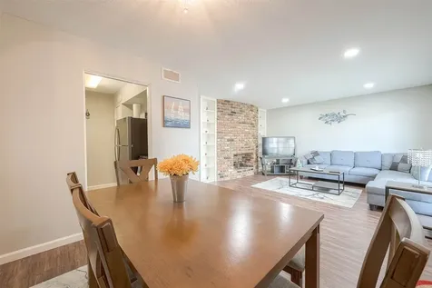 2121 Fountain View Drive 15 Houston TX 77057