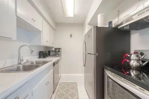 2121 Fountain View Drive 15 Houston TX 77057
