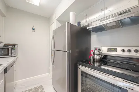 2121 Fountain View Drive 15 Houston TX 77057
