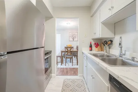 2121 Fountain View Drive 15 Houston TX 77057