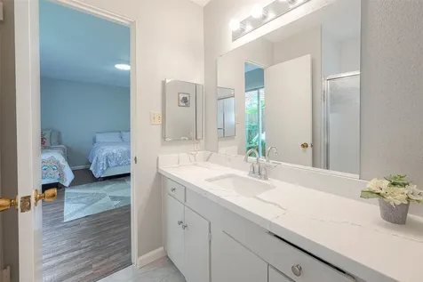 2121 Fountain View Drive 15 Houston TX 77057