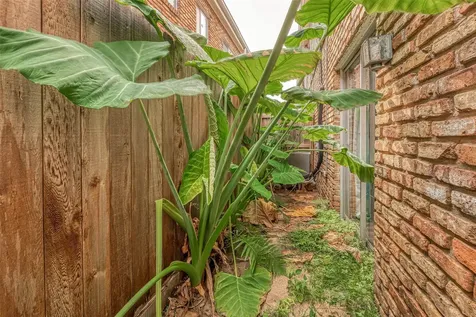2121 Fountain View Drive 15 Houston TX 77057