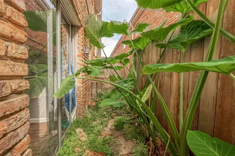 2121 Fountain View Drive 15 Houston TX 77057