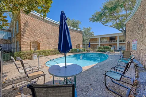 2121 Fountain View Drive 15 Houston TX 77057