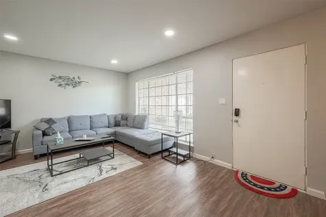 2121 Fountain View Drive 15 Houston TX 77057