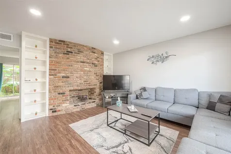 2121 Fountain View Drive 15 Houston TX 77057