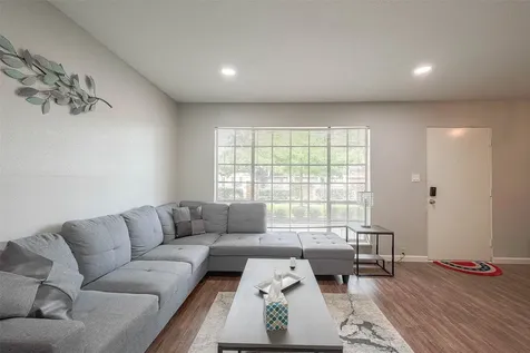 2121 Fountain View Drive 15 Houston TX 77057