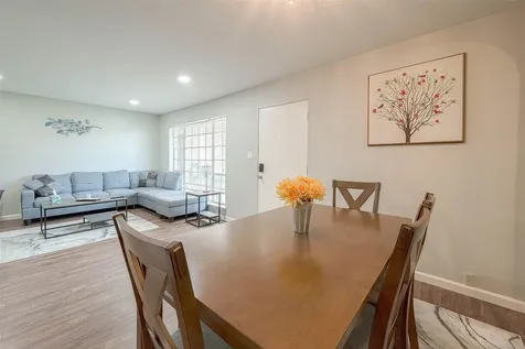 2121 Fountain View Drive 15 Houston TX 77057
