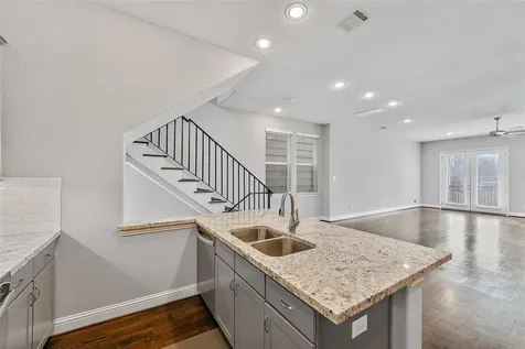 1221 W 19th Street B Houston TX 77008