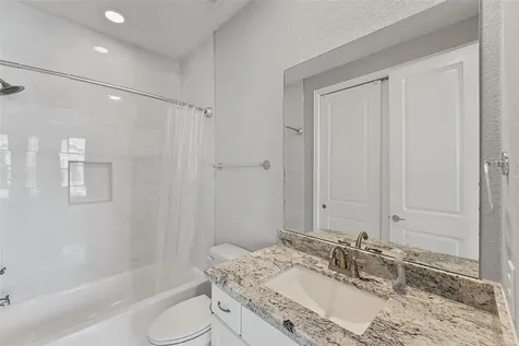 1221 W 19th Street B Houston TX 77008