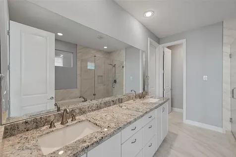 1221 W 19th Street B Houston TX 77008