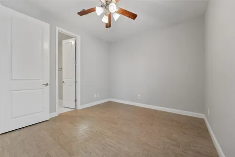 1221 W 19th Street B Houston TX 77008