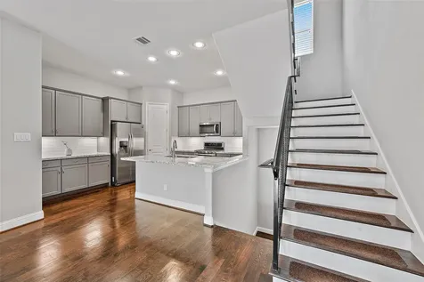 1221 W 19th Street B Houston TX 77008