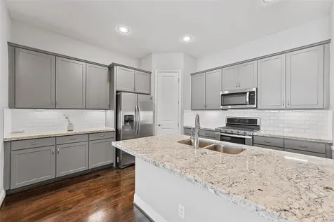 1221 W 19th Street B Houston TX 77008