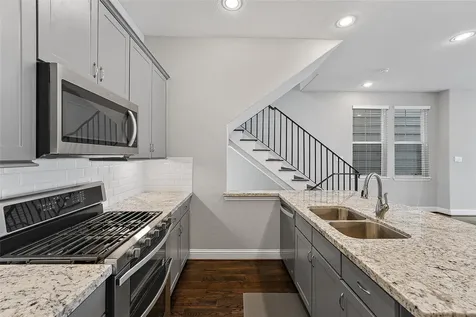 1221 W 19th Street B Houston TX 77008