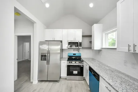 318 Road 5704 Cleveland TX 77327