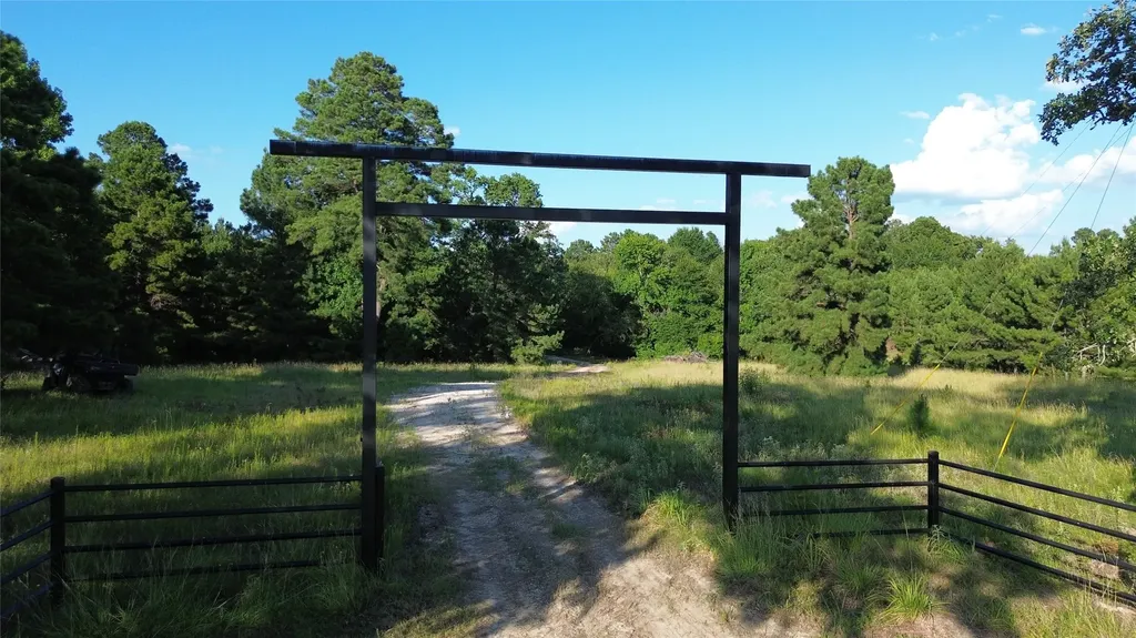 511 County Road 112 Elkhart TX 75839