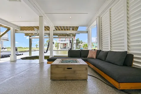 16716 Tahiti Way Jamaica Beach TX 77554