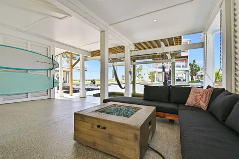 16716 Tahiti Way Jamaica Beach TX 77554