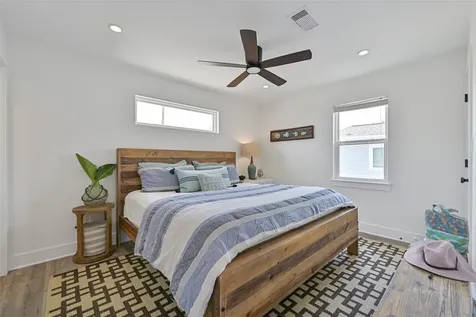 16716 Tahiti Way Jamaica Beach TX 77554