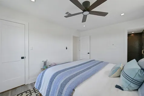 16716 Tahiti Way Jamaica Beach TX 77554