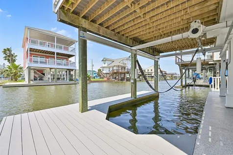 16716 Tahiti Way Jamaica Beach TX 77554