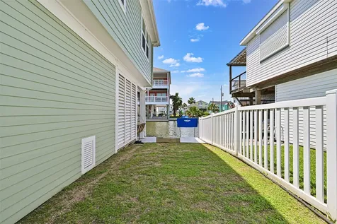 16716 Tahiti Way Jamaica Beach TX 77554