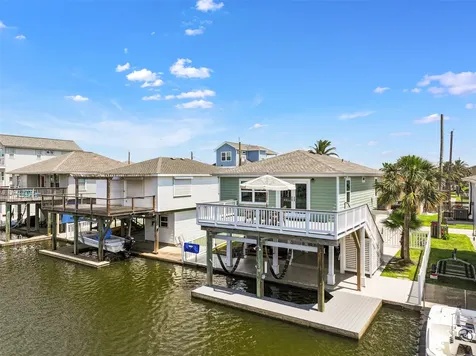 16716 Tahiti Way Jamaica Beach TX 77554