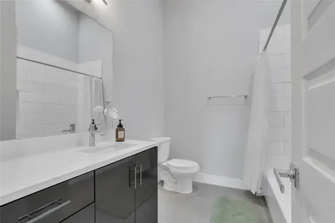 808 Fisher A Houston TX 77018