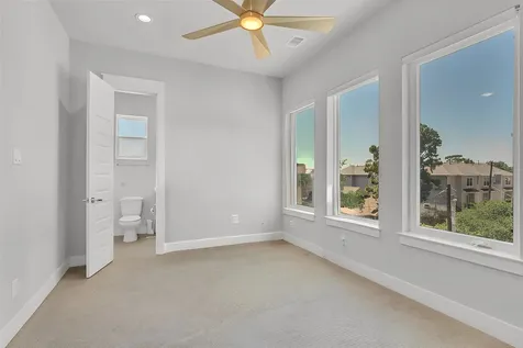 808 Fisher A Houston TX 77018