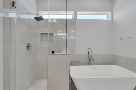 808 Fisher A Houston TX 77018